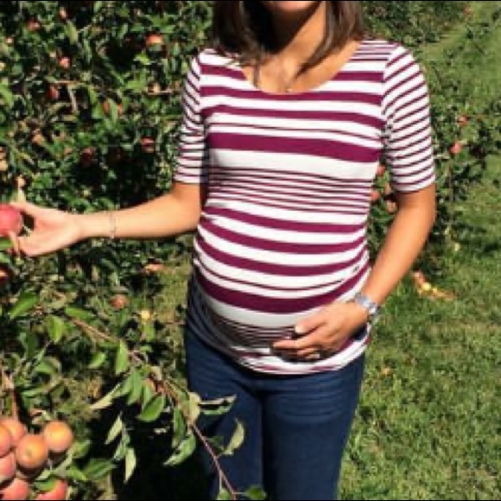 Jessica Simpson maternity shirt